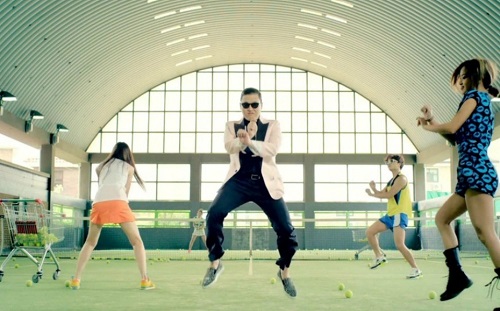 el-cantante-psy-en-el_0_1_870_542