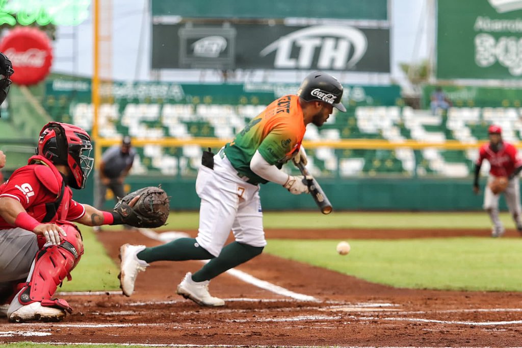 El Aguila de Veracruz se queda con el primero de la serie con pitcheo de  Edgar González: 4-2 a los Leones – El Grillo