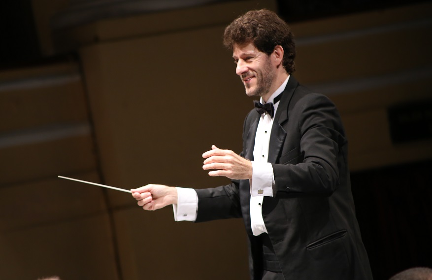 El maestro Juan Carlos Lomónaco y la OSY rendirán tributo a Beethoven. (Cortesía