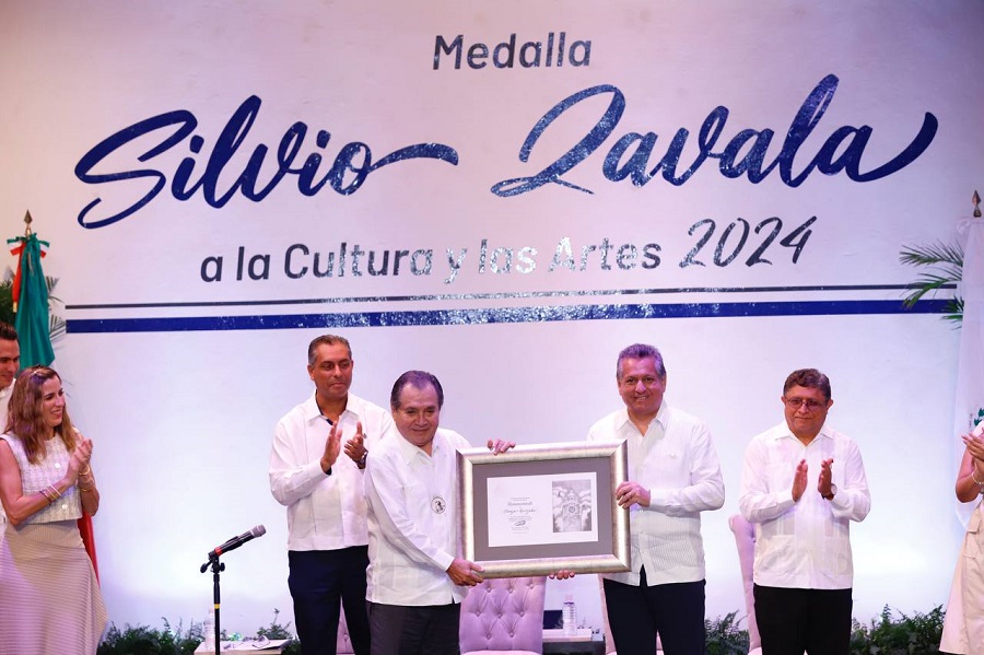Entrega Medalla 2024-02-16 at 4.49.16 PM