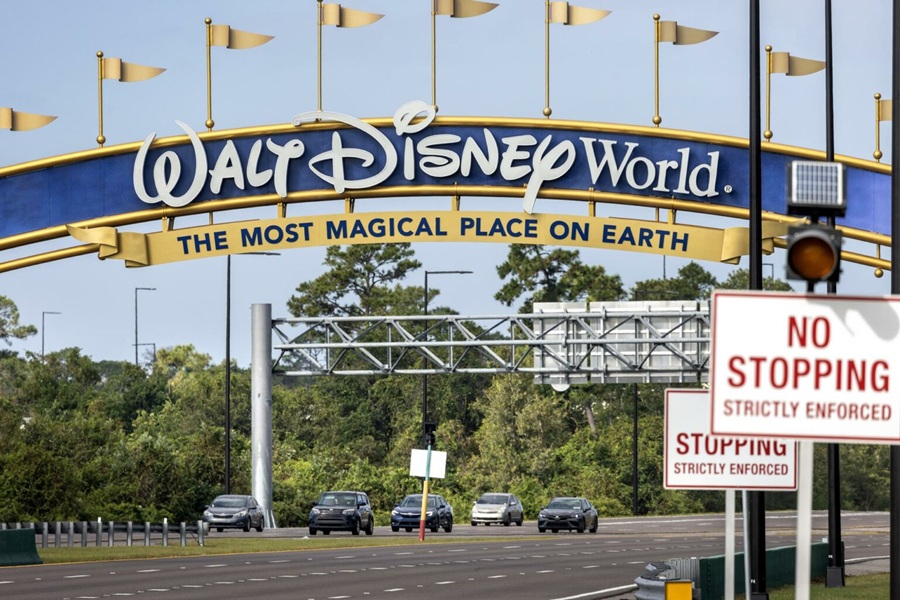 Autoridades confirman dos muertes por aparente suicidio en parque de Disney en Florida