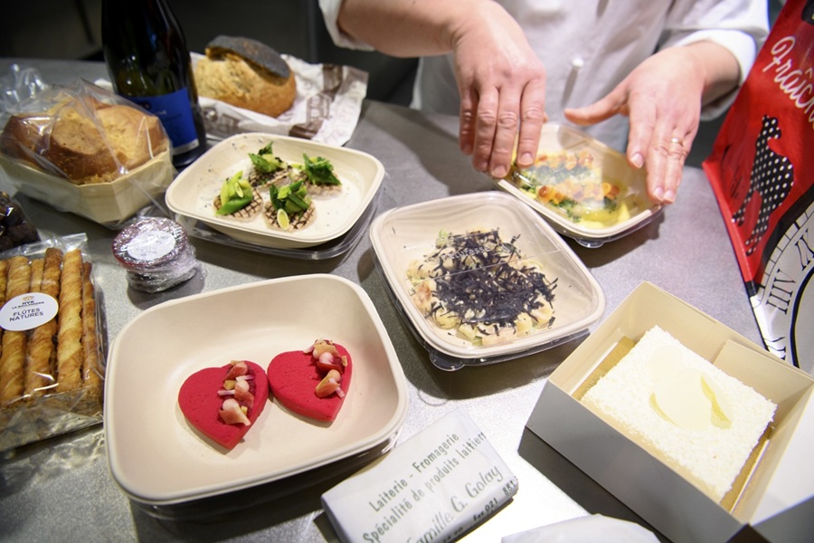 Multan a un restaurante Michelin de Seúl por servir hormigas pero su gestora evita prisión